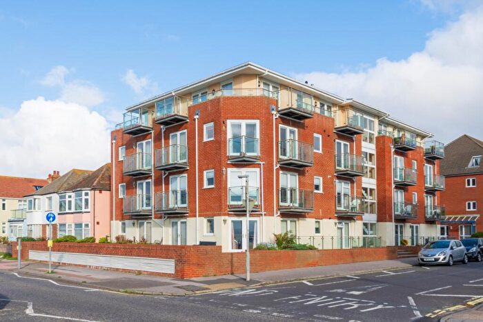 2 Bedroom Apartment For Sale In The Spinnakers, Beach Road, Lee-on-the-Solent, Hampshire, PO13