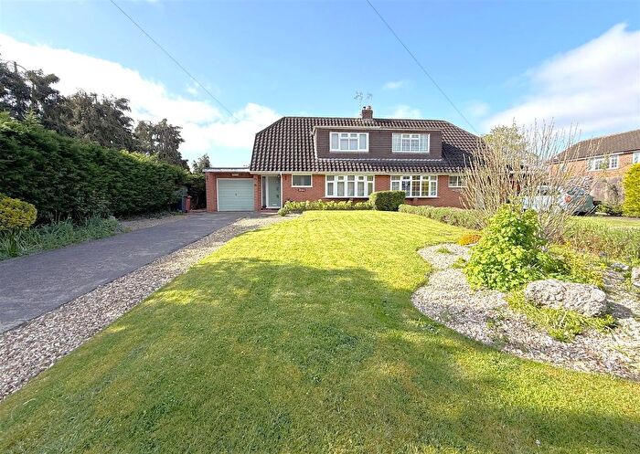 4 Bedroom Semi-Detached House For Sale In Chapel Street, Bottesford, NG13