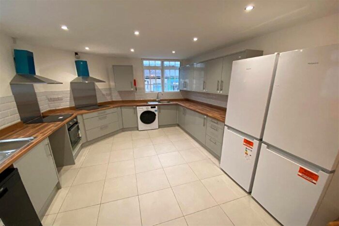 6 Bedroom Apartment To Rent In High Road, Beeston, NG9