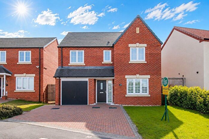 4 Bedroom Detached House For Sale In Heselden Drive, Wakefield, WF1