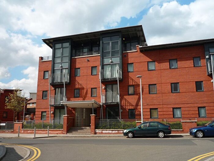 3 Bedroom Flat To Rent In Rickman Drive, Birmingham, West Midlands, B15