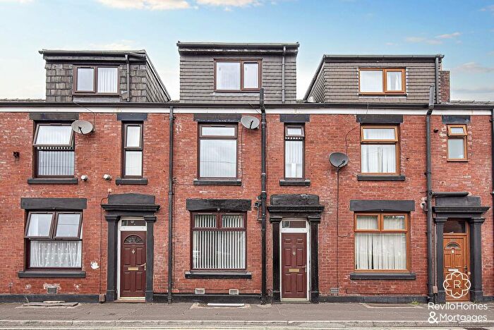 4 Bedroom Terraced House For Sale In Entwisle Road, Rochdale, OL16