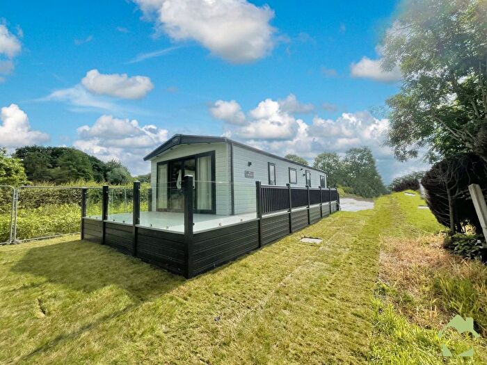 2 Bedroom Mobile/park Home For Sale In Sunnyside Caravan Park, Garstang Road, Bilsborrow, Preston, PR3