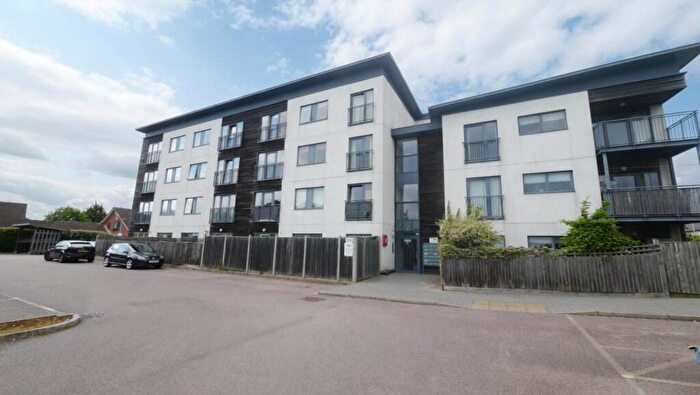 1 Bedroom Apartment For Sale In Forum House With Own Private Garden, Hatfield, AL10