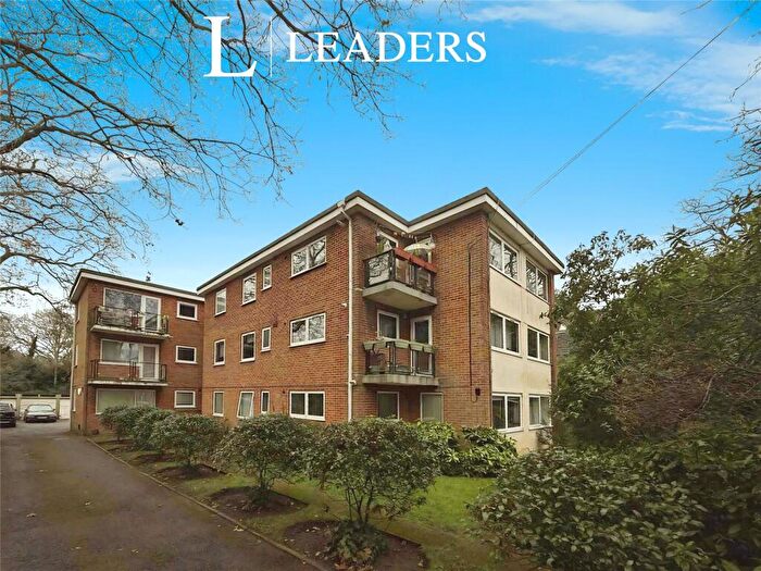 2 Bedroom Flat To Rent In Richmond Park Road, Bournemouth, Dorset, BH8