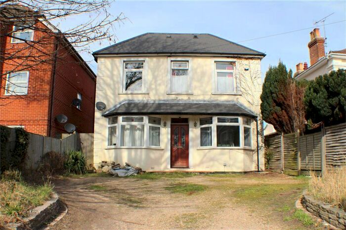 5 Bedroom Detached House For Sale In Millbrook Road East, Southampton, SO15