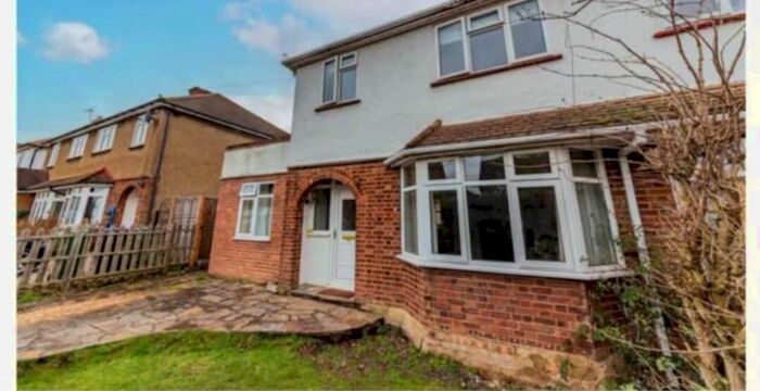 4 Bedroom Property To Rent In Saffron Platt, Guildford, GU2