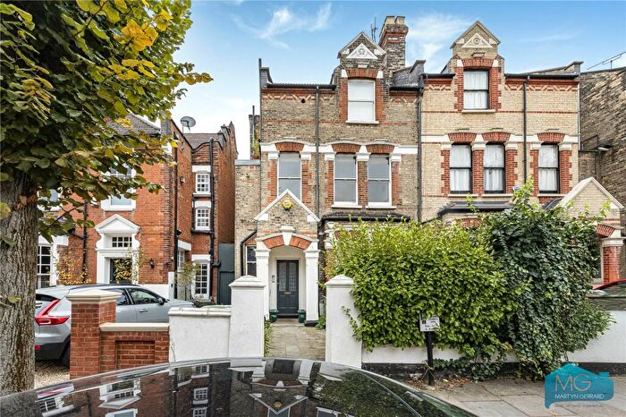2 Bedroom Apartment For Sale In Crouch Hall Road, London, N8