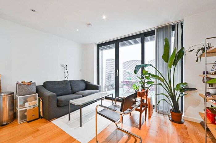 1 Bedroom Flat To Rent In Caledonian Road, Caledonian Road, London, N1