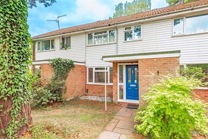 3 Bedroom Terraced House For Sale In Kirkstone Close, Camberley, GU15