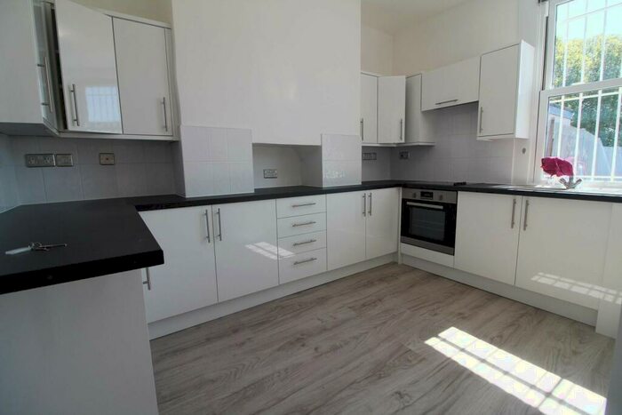 3 Bedroom Apartment To Rent In Broad Street, Reading, RG1