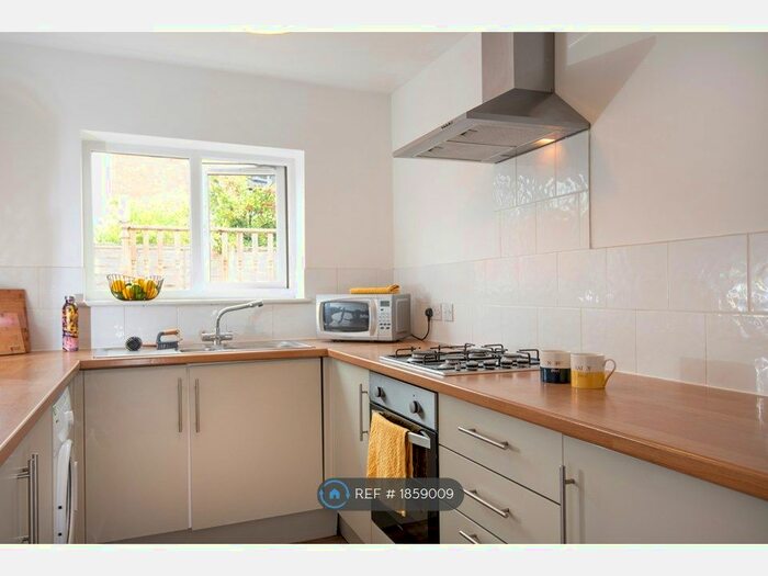 5 Bedroom Terraced House To Rent In Baileys Road, Southsea, PO5
