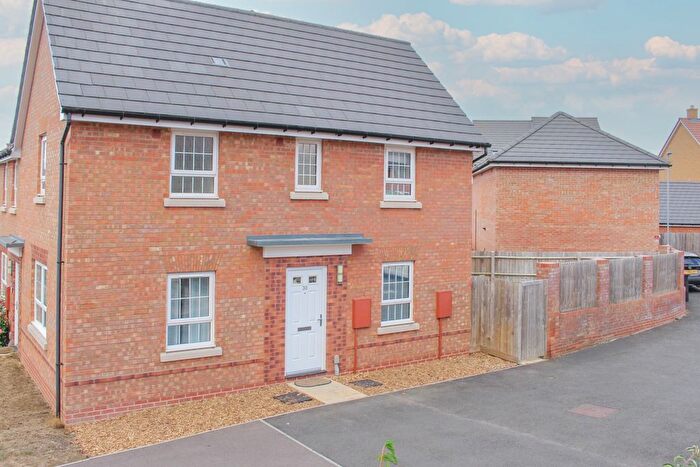 3 Bedroom Semi-Detached House For Sale In Alexander Way, Leighton Buzzard, LU7