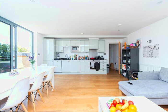 3 Bedroom Flat To Rent In The Clerkenwell Court, Duncan Street, Islington, London, N1