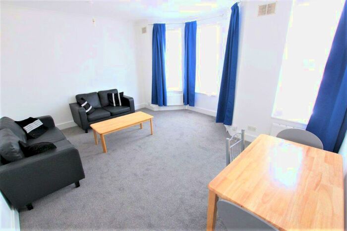 2 Bedroom Flat To Rent In Rutland Gardens, Haringey, N4