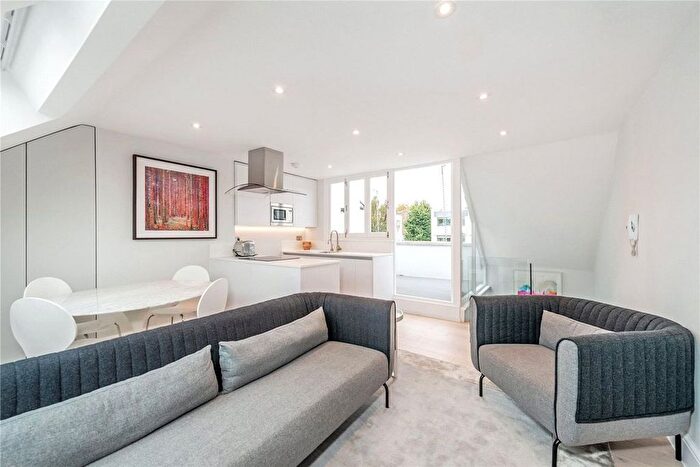 2 Bedroom Maisonette To Rent In Portland Road, Holland Park, W11