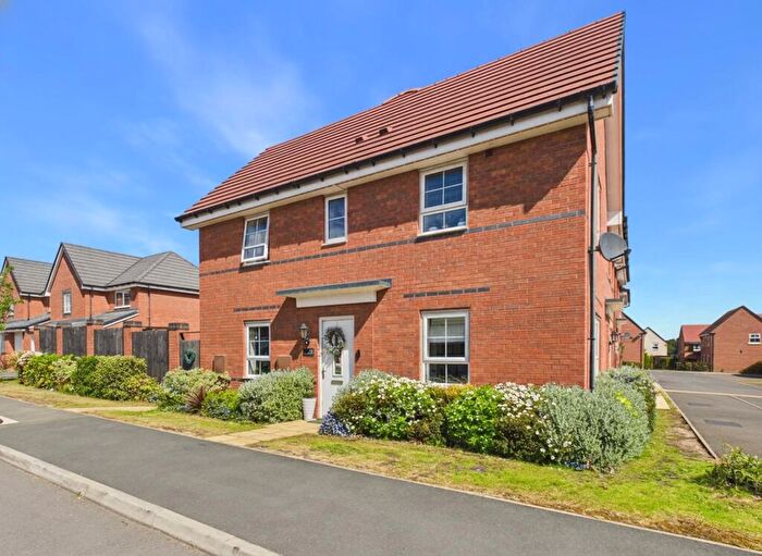 3 Bedroom Semi-Detached House For Sale In Rosings Drive, Tamworth, B78