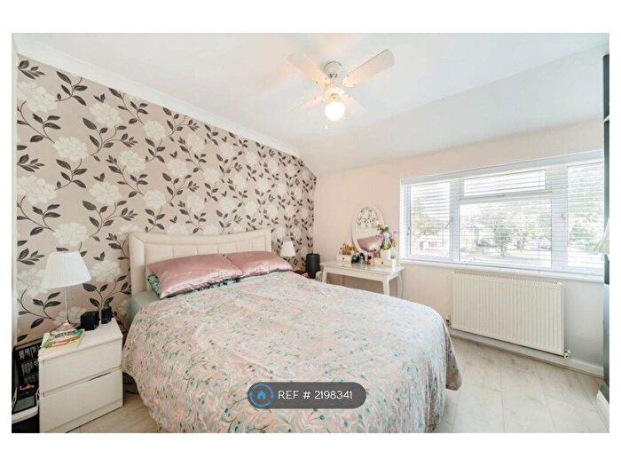 3 Bedroom Terraced House To Rent In Bloxham Crescent, Hampton, TW12