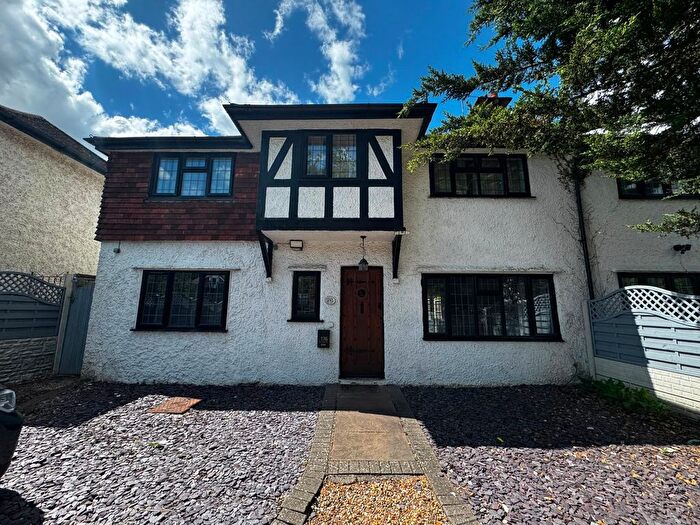 5 Bedroom Semi-Detached House To Rent In Brighton Road, Purley, CR8