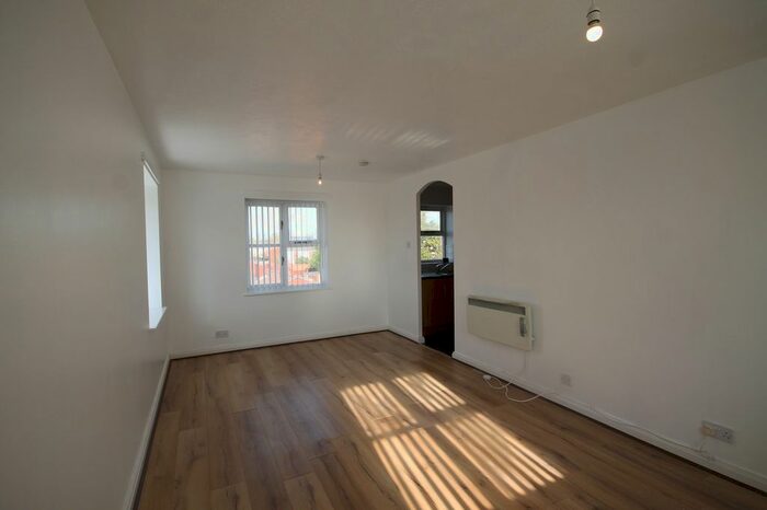 2 Bedroom Flat To Rent In Burroughs Gardens, Kingsway Court, L3