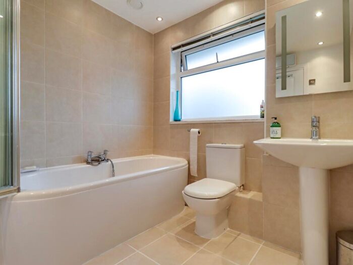 3 Bedroom End Of Terrace House For Sale In Mayfield Road, Southam, Warwickshire, CV47