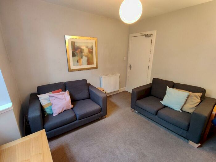 3 Bedroom Flat To Rent In Caledonian Place, Dalry, Edinburgh, EH11