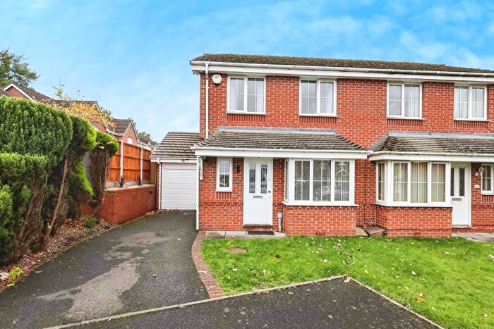 3 Bedroom Semi Detached House For Sale In Wakeman Drive, Tividale, Oldbury, B69