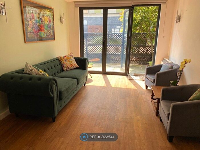 3 Bedroom Flat To Rent In Lower Clapton, Lower Clapton, E5