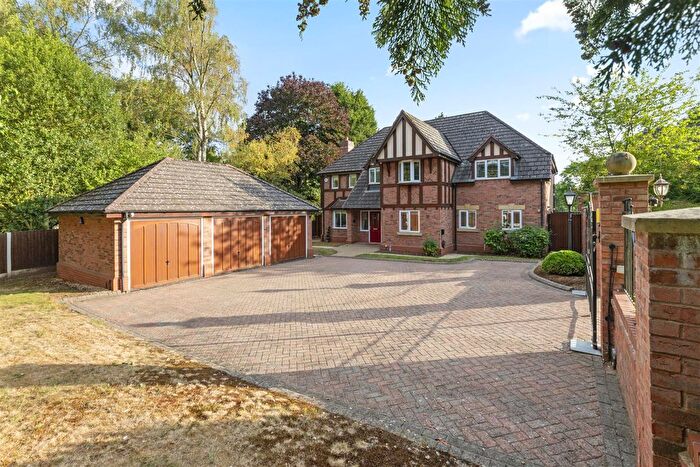 4 Bedroom Detached House To Rent In St. Johns Wood, Shenstone, Lichfield, WS14