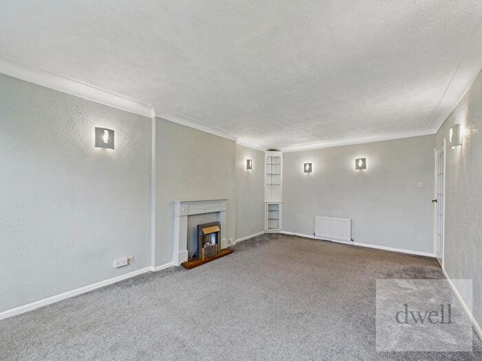 2 Bedroom Flat To Rent In High Moor Court, Moortown, Leeds, LS17