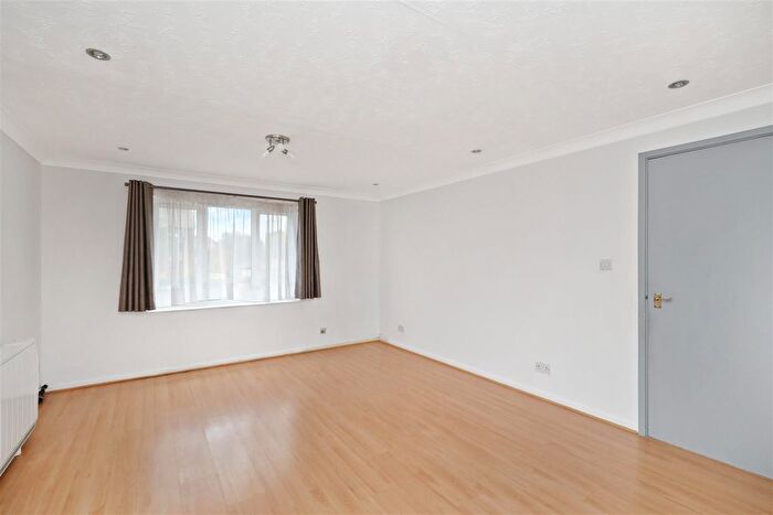 2 Bedroom Flat To Rent In Kipling Drive, Wimbledon, SW19