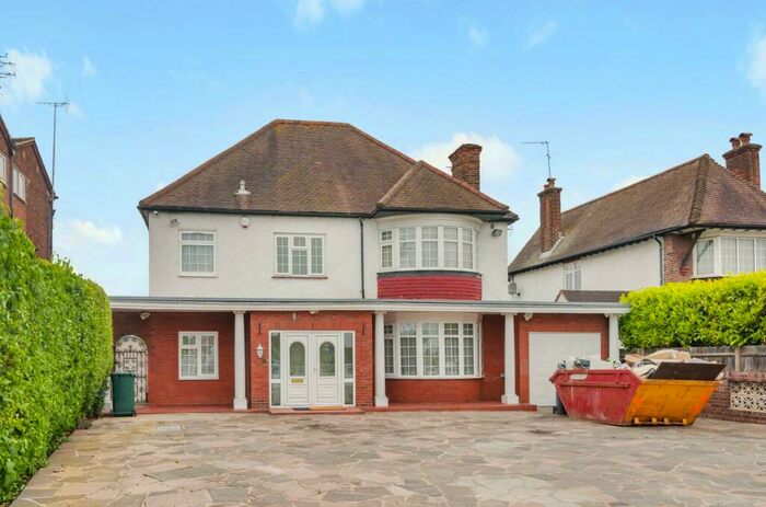 4 Bedroom Detached House To Rent In High Road, Whetstone, N20