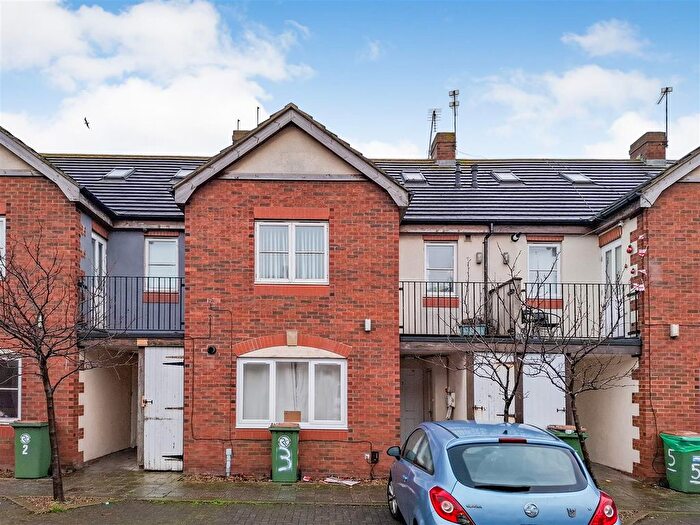 3 Bedroom Flat For Sale In Regency Mews, Redcar, TS10