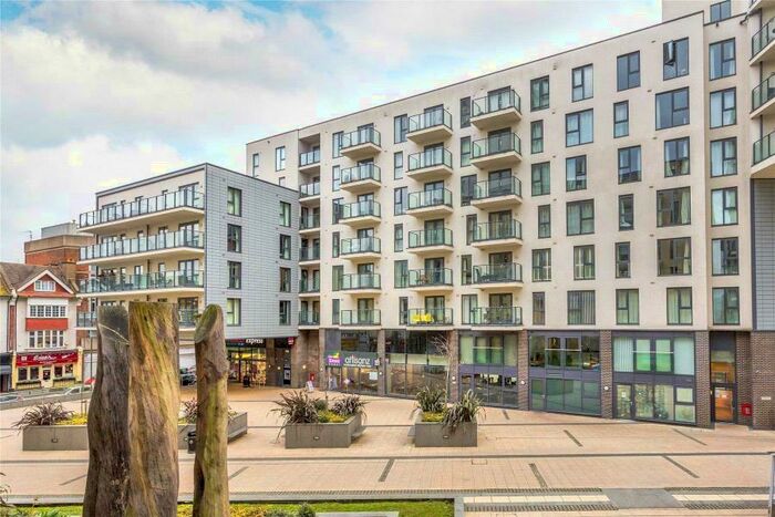 Flat To Rent In Guildford Road, Woking, Surrey, GU22