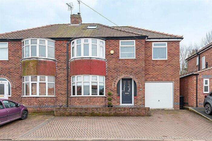 4 Bedroom Semi Detached House For Sale In Newland Park Drive, York, YO10