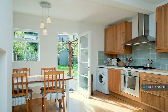 1 Bedroom Flat To Rent In Cambray Road, London, SW12