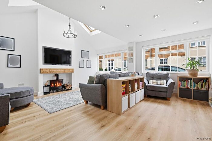 4 Bedroom Semi Detached House For Sale In Ilford, Greater London, IG6