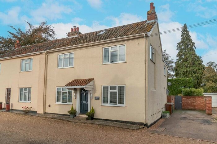 3 Bedroom Semi-Detached House For Sale In Church Lane, North Elmham, NR20