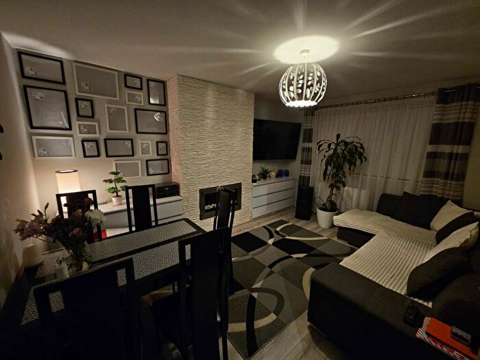 2 Bedroom Maisonette To Rent In Turners Road North, Luton, LU2