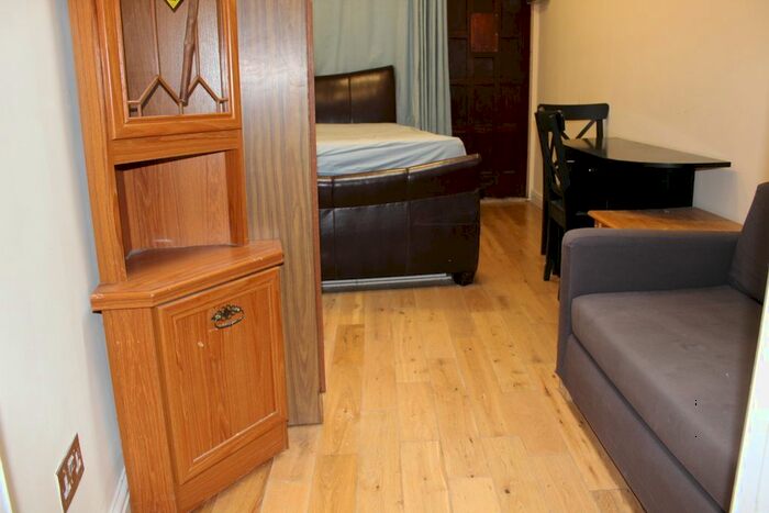 Studio To Rent In Bertie Road, Willesden Green, London, NW10