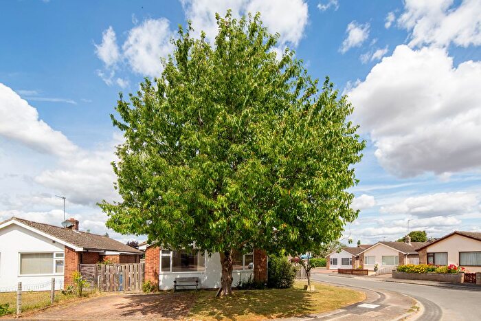 2 Bedroom Bungalow For Sale In Orchard Road, Bicester, OX27