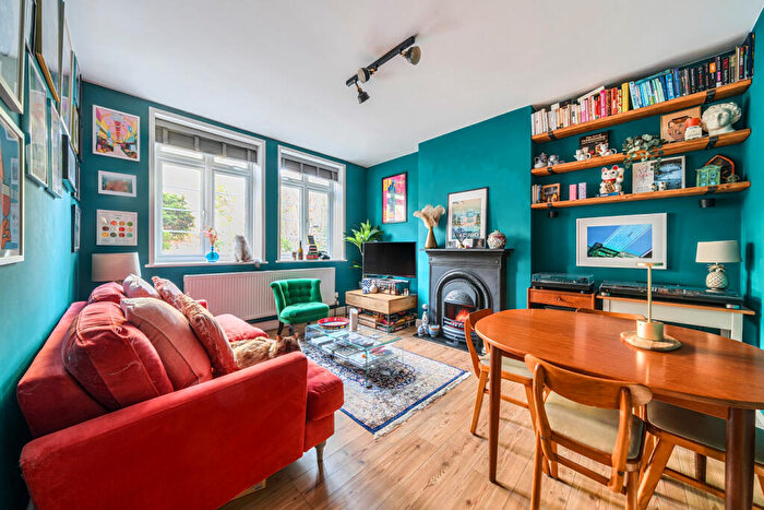 2 Bedroom Apartment For Sale In Dartmouth Road, London, SE23