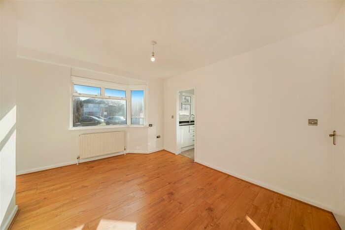 2 Bedroom Maisonette To Rent In Elmcroft Close, Feltham, TW14