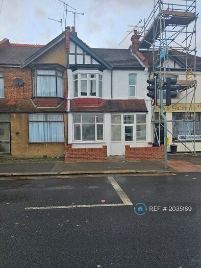 4 Bedroom Terraced House To Rent In Fairfax Drive, Westcliff-On-Sea, SS0