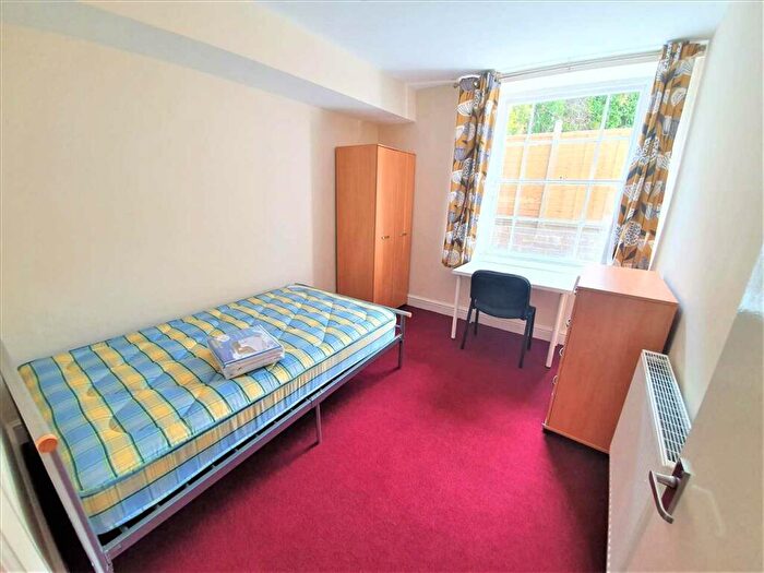 5 Bedroom Apartment To Rent In Garden Flat, Westfield Park, BS6