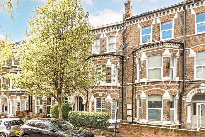 1 Bedroom Flat For Sale In St Luke's Avenue, London, SW4
