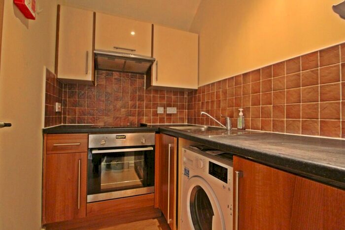 1 Bedroom Flat To Rent In Albany Rd, Roath, Cardiff, CF24