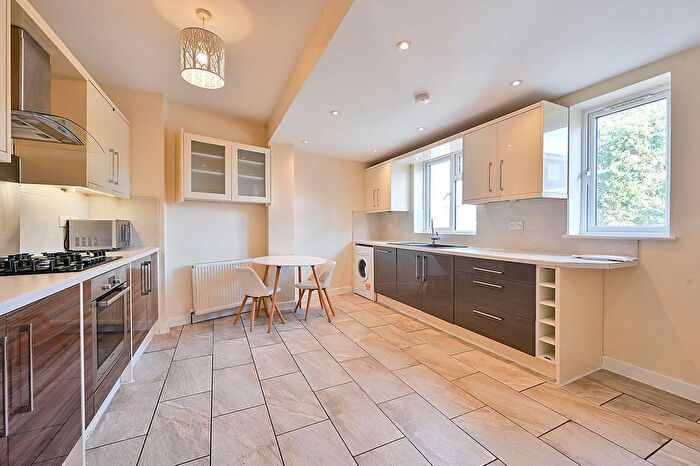 3 Bedroom Maisonette To Rent In Summer Road, Thames Ditton, KT7