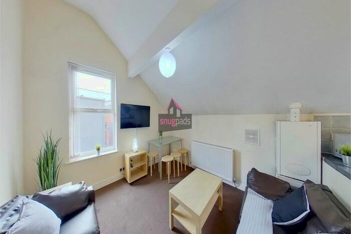 3 Bedroom Flat To Rent In Carlton Road, Salford, Manchester, M6
