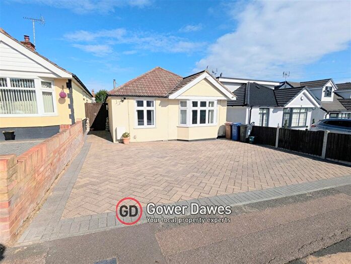 2 Bedroom Bungalow For Sale In Boscombe Avenue, Essex, RM17